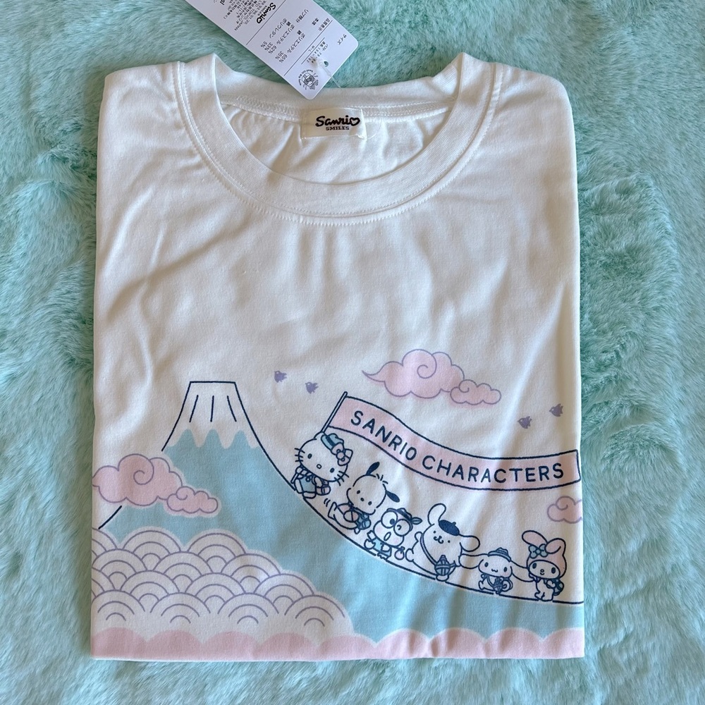 NWT Sanrio Characters Tshirt Size M/L Rare 2020